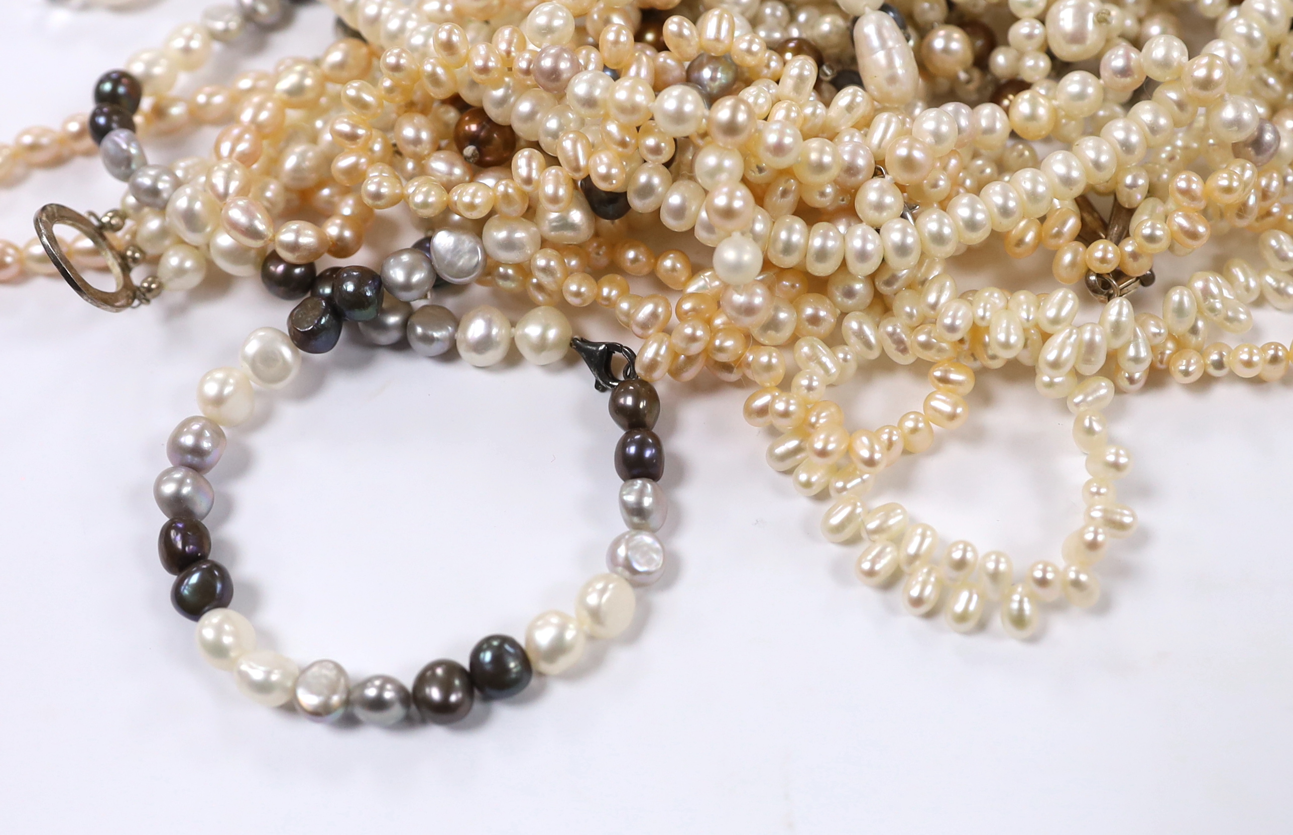 A large collection of assorted mainly freshwater pearl necklaces.